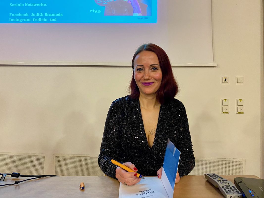 Lesung_BuechereiObd_Frollein_Tod_Bild6 - 1